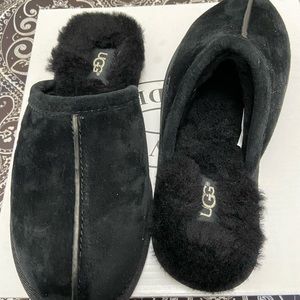 Black ugg slippers